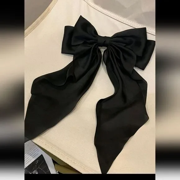 102- restocked black big bow hair clip - Picture 2 of 2